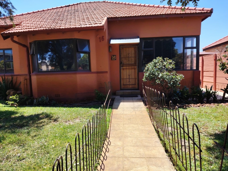5 Bedroom Property for Sale in Glenlilly Western Cape